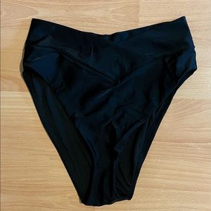 Aerie L black bathing suit bottoms. Never worn.